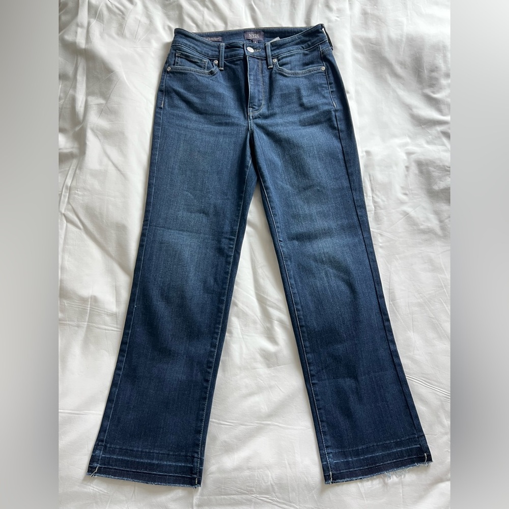 NYDJ MARILYN STRAIGHT ANKLE JEANS..high rise and released hems. Size 4